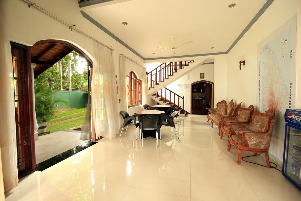 נגומבו Flipflop Hostel מראה חיצוני תמונה